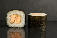 Maki piel de salmón frita 5,30€